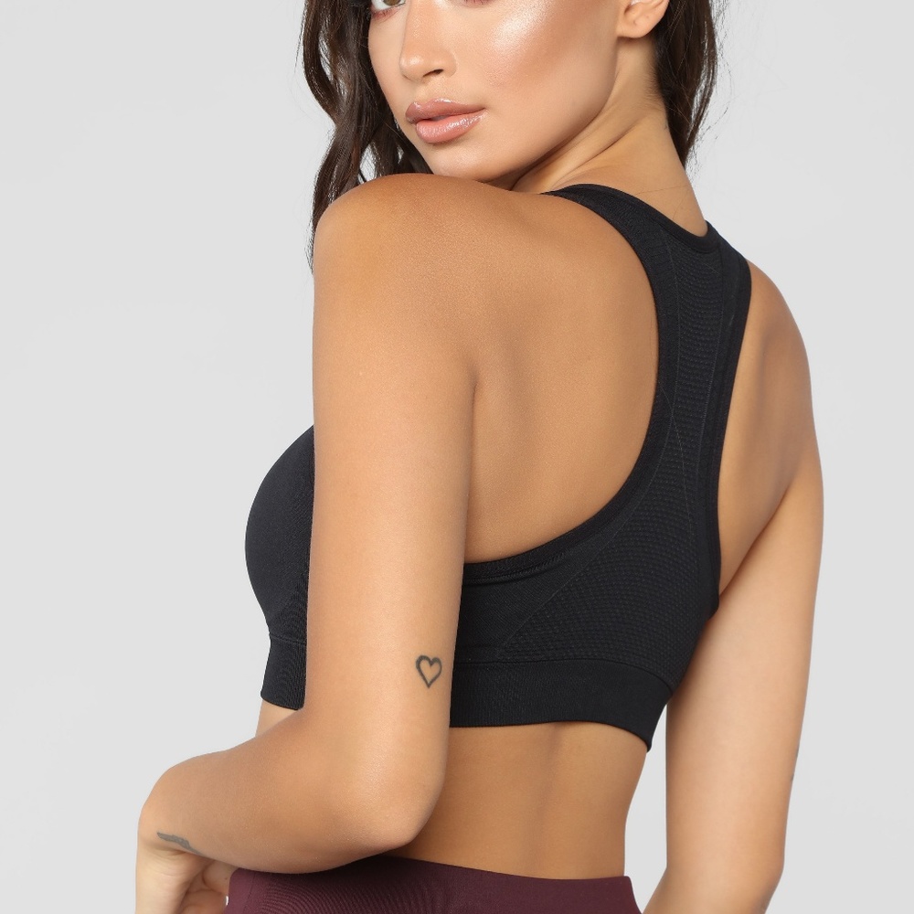Performance Sports Bra - Picture 2 of 4